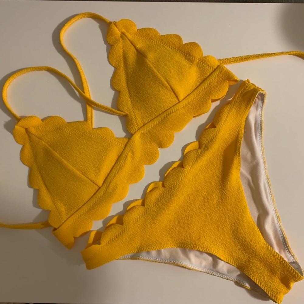 NWOT Shein - Yellow Scalloped Bikini Set